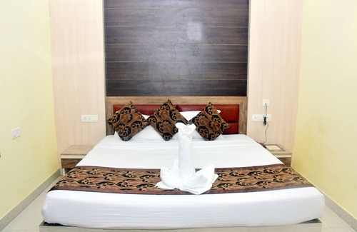 Bhubaneshwar Hotel | Hotel Arya Palace
