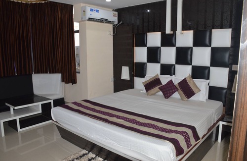 Bhubaneshwar Hotel | Hotel Arya Palace