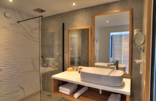 Saint-Denis Hotel | Hotel Bellepierre