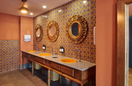 Conchas Chinas Hotel | Hotel Boutique Luxury Patio Azul