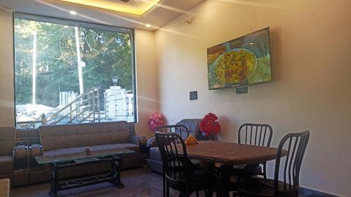 Dalhousie Hotel | Hotel Breezewood Wonders