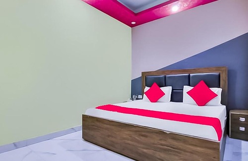 Delhi Hotel | Hotel Classic - Hazrat Nizamuddin Railway Station
