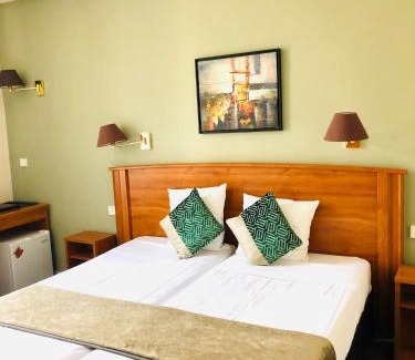 Quartier de Rochechouart Hotel | Hotel Corona -Rodier-