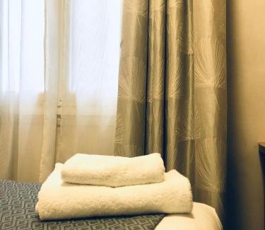 Quartier de Rochechouart Hotel | Hotel Corona -Rodier-