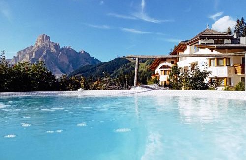 Corvara in Badia Hotel | Hotel Costes
