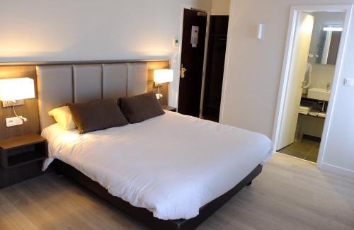 Quartier des Grandes-Carrieres Hotel | Hotel de Flore - Montmartre