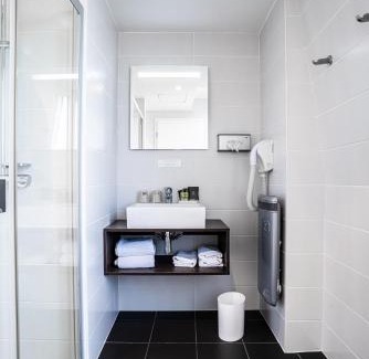 Quartier des Grandes-Carrieres Hotel | Hotel de Flore - Montmartre