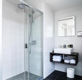 Quartier des Grandes-Carrieres Hotel | Hotel de Flore - Montmartre