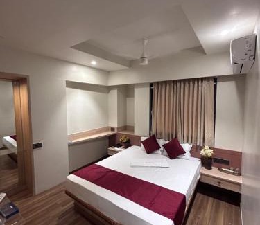 Solapur Hotel | Hotel Dhanashri