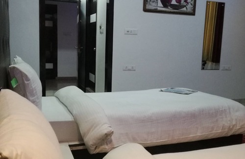 Bharatpur Hotel | Hotel Dhanraj Palace