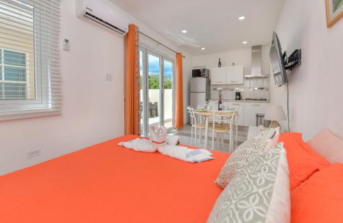 Oranjestad-West Apartment | Hotel experience with daily housekeeping and laundry