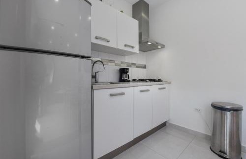 Oranjestad-West Apartment | Hotel experience with daily housekeeping and laundry