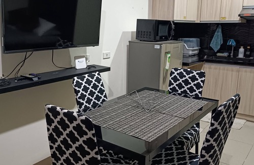 Mabolo Apartment | Hotel feel condo. Few minutes to shopping malls. With pool, gym and jog path.