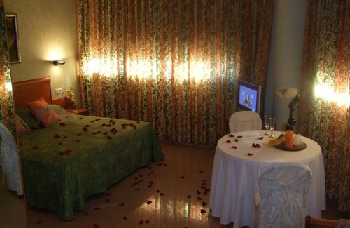 San Sadurni Hotel | Hotel Fonda Neus