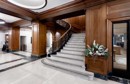 Downtown Des Moines Hotel | Hotel Fort Des Moines, Curio Collection By Hilton