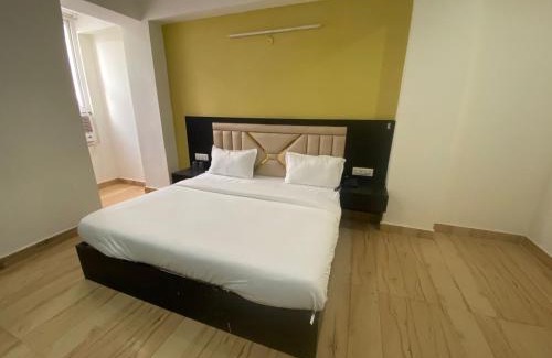 Dwarka House | Hotel Fuchsia Stay