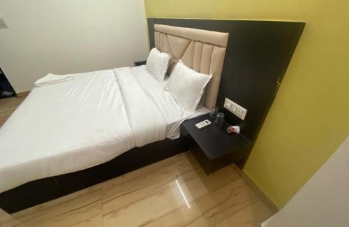 Dwarka House | Hotel Fuchsia Stay