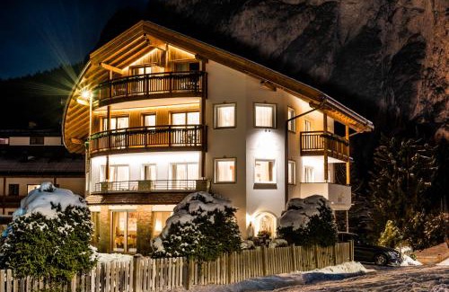 Selva di Val Gardena Hotel | Hotel Garni Aghel