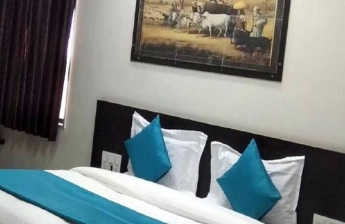 Dwarka Hotel | Hotel Gayatri by Sky Stays
