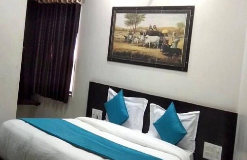 Dwarka Hotel | Hotel Gayatri by Sky Stays