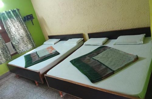 Haridwar Hotel | Hotel Gayatri Guest House Haridwar Near Railway Station - Ganga Ghat - Best Hotel in Haridwar