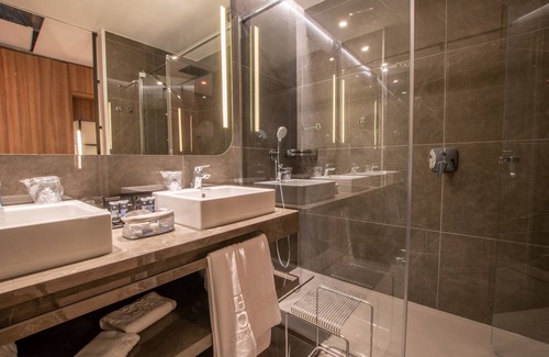 San Bernardo Hotel | Hotel Giralda Center