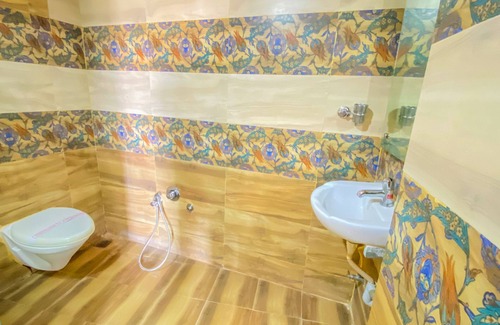 Dwarka Hotel | Hotel Gomti