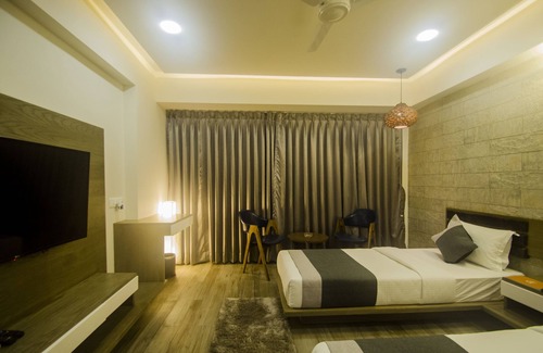 Bodakdev Hotel | Hotel Grand Elegance