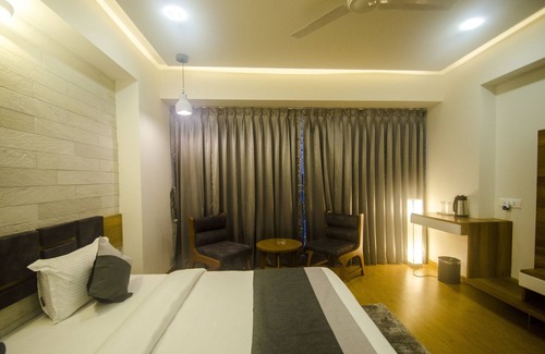 Bodakdev Hotel | Hotel Grand Elegance