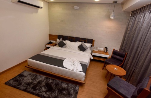 Bodakdev Hotel | Hotel Grand Elegance