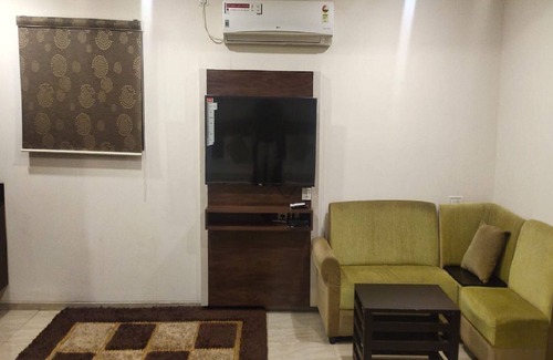 Pallavaram Hotel | Hotel Grand Gaayatris
