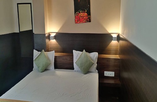 Pallavaram Hotel | Hotel Grand Gaayatris