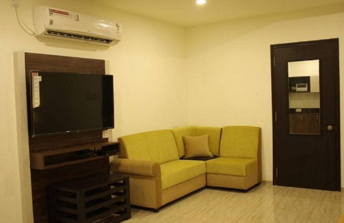 Pallavaram Hotel | Hotel Grand Gaayatris