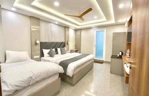 Lansdowne Hotel | Hotel Grand Safari