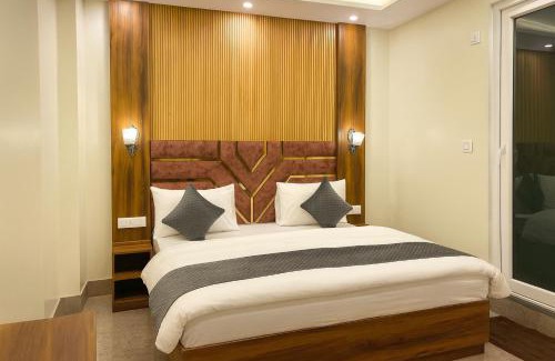 Lansdowne Hotel | Hotel Grand Safari