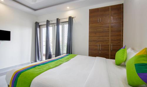 Sector 63 Bed & Breakfast | Hotel Grand Vista