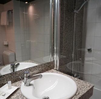 Zola - Pressense Hotel | Hotel Gratte-Ciel Ariana