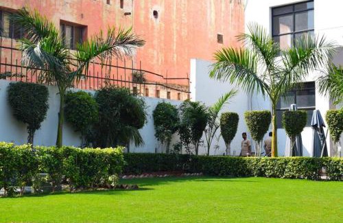 Sector 14 Hotel | Hotel Grenville