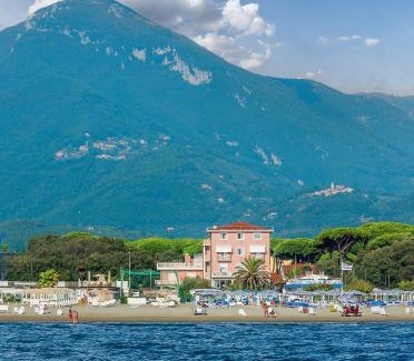 Marina di Pietrasanta Hotel | Hotel Happy