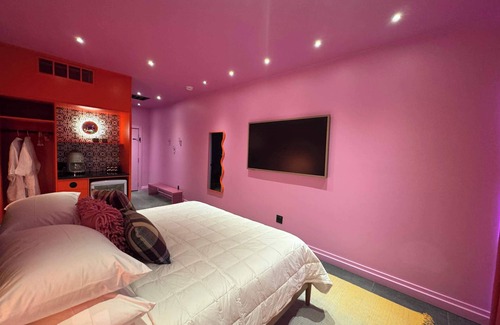 Cherokee Triangle Hotel | Hotel Hilo - Room 202