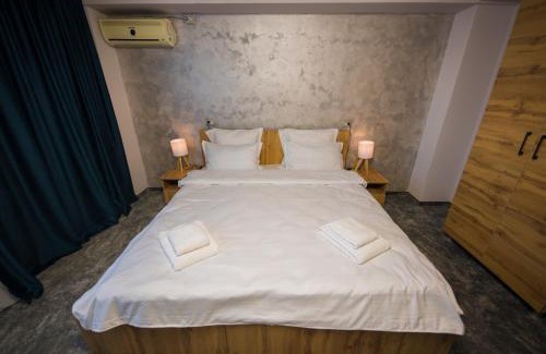 Caracal Hotel | Hotel Imperium & Pool