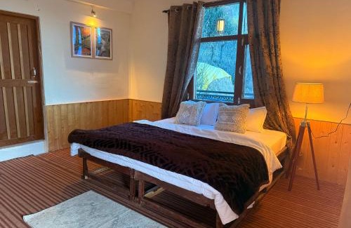 Aleo House | hotel in manali by Aura