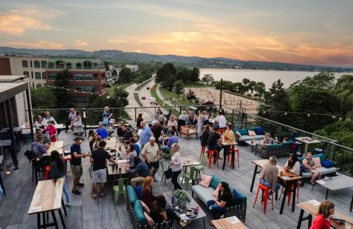 Traverse City Hotel | Hotel Indigo Traverse City by IHG
