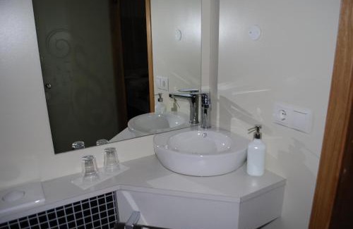 Innri-Njarthvik Hotel | Hotel Jazz - By Keflavik Airport - Reykjavik - Iceland