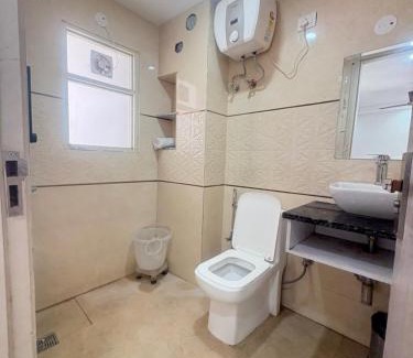 Mahipalpur Extension Hotel | Hotel JIP Breezy Heights
