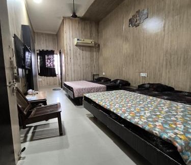 Amritsar Hotel | HOTEL JOGI GUEST HOUSE welcome all families, friends, groups, couples, singles fully Airconditioner, attach washrooms, lift, wifi, 24 hours room service, power backup