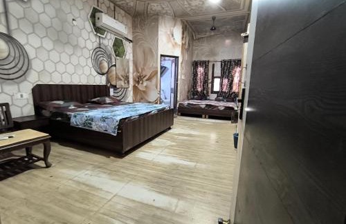 Amritsar Hotel | HOTEL JOGI GUEST HOUSE welcome all families, friends, groups, couples, singles fully Airconditioner, attach washrooms, lift, wifi, 24 hours room service, power backup