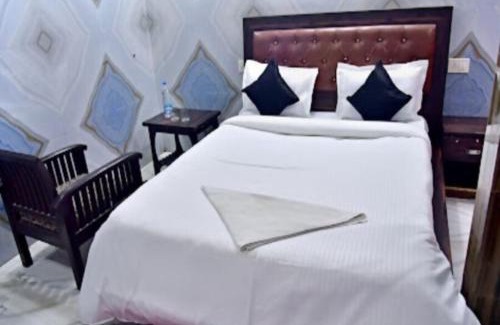 Charbagh Hotel | Hotel Krishna Palace Charbagh Lucknow - Fully Air Conditioned - Near Lucknow Charbagh Railway Station - Good Choice of Travellers