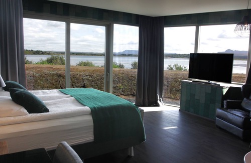 Kopavogur Hotel | Hotel Kriunes - A city hotel by the lake