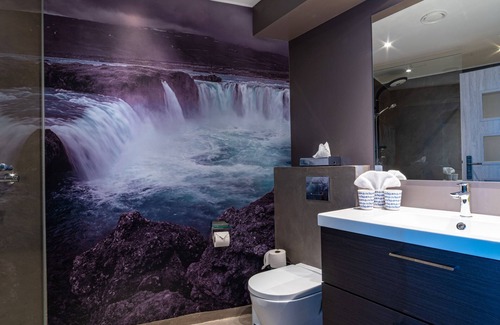 Kopavogur Hotel | Hotel Kriunes - A city hotel by the lake